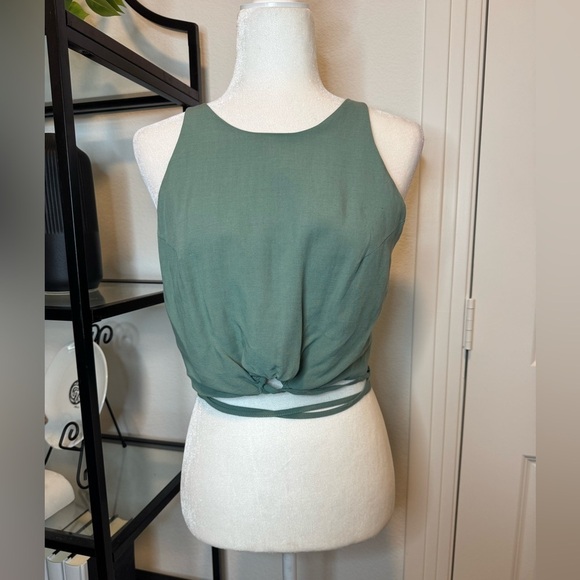 NWT ASTR THE LABEL Divine U Neck Short Cropped Top Dark Sage Size L - Picture 3 of 8